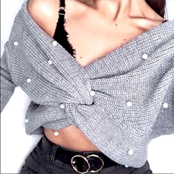 Sweaters - ♦️🆕Gray Crossing Sweater with Pearls
